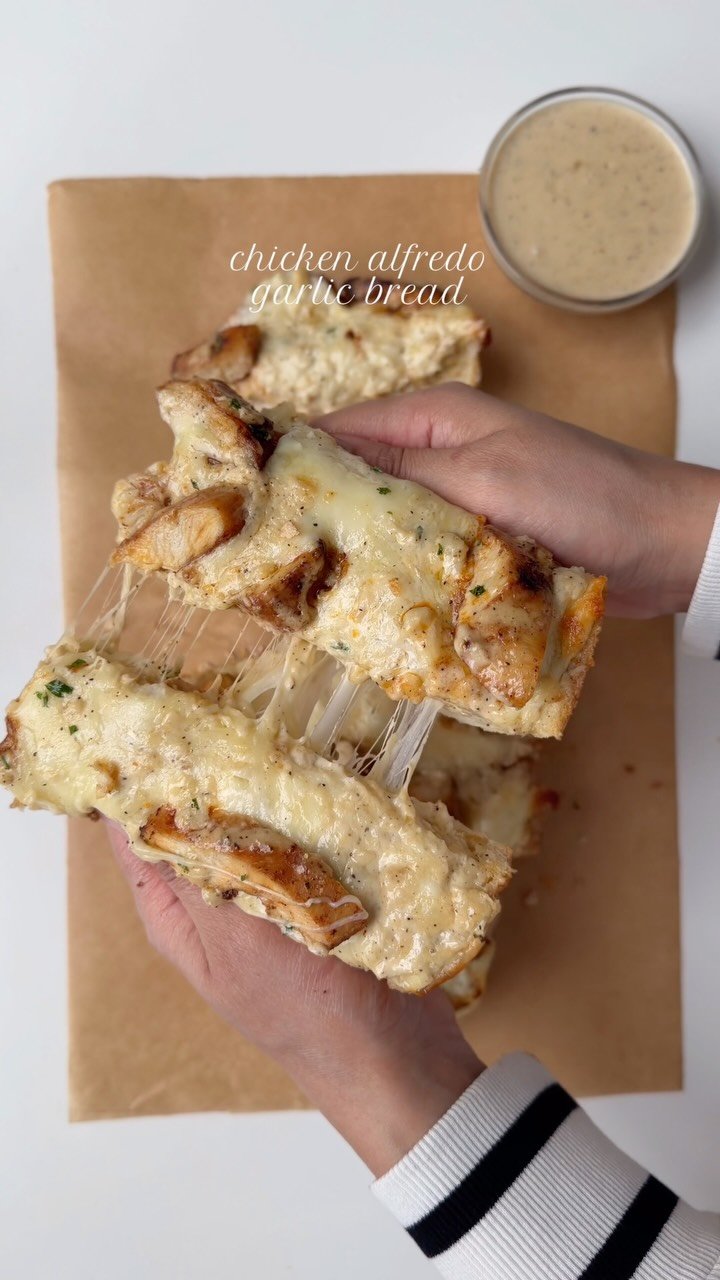 iramsfoodstory 게시물 이미지: Ingredients:

1 bread loaf
3/4 cup mozzarella...