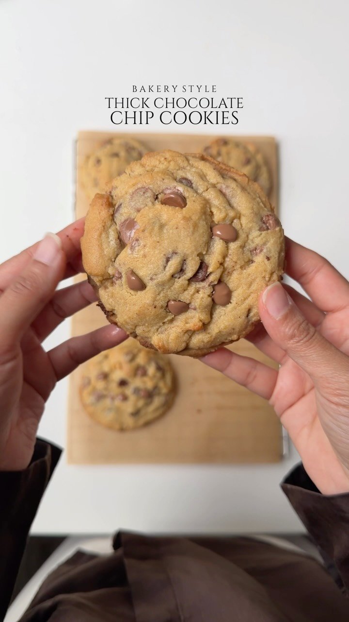 iramsfoodstory 게시물 이미지: Bakery-style thick chocolate chip cookies. 🍪...