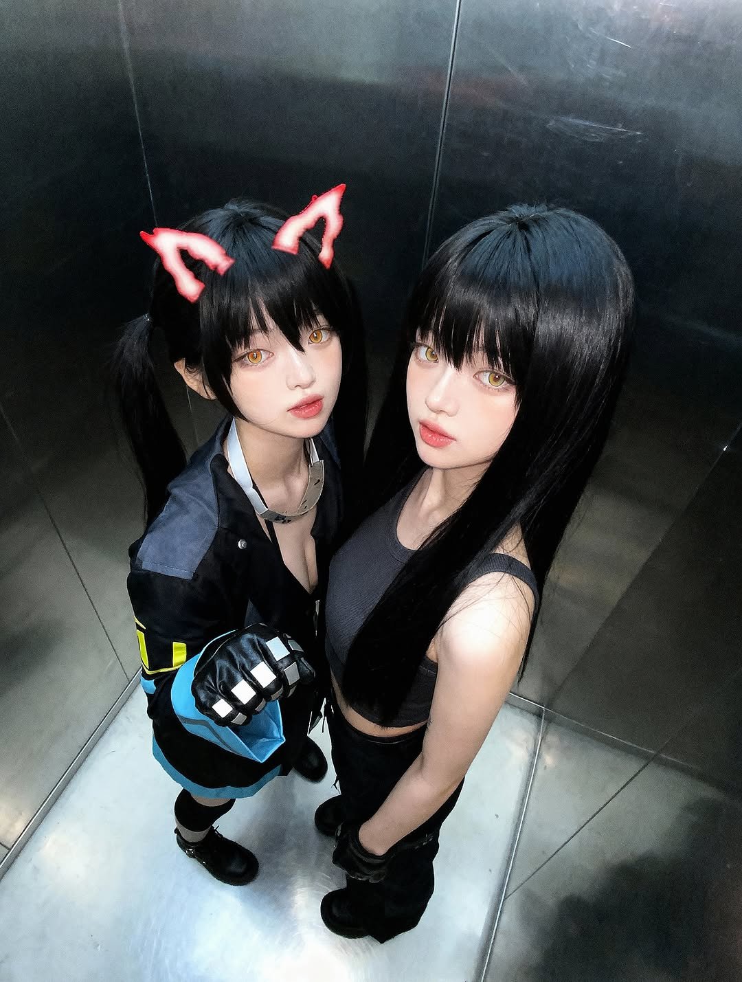 Photo by 네오 on September 24, 2025. May be an anime-style image of 2 people, costume and text.