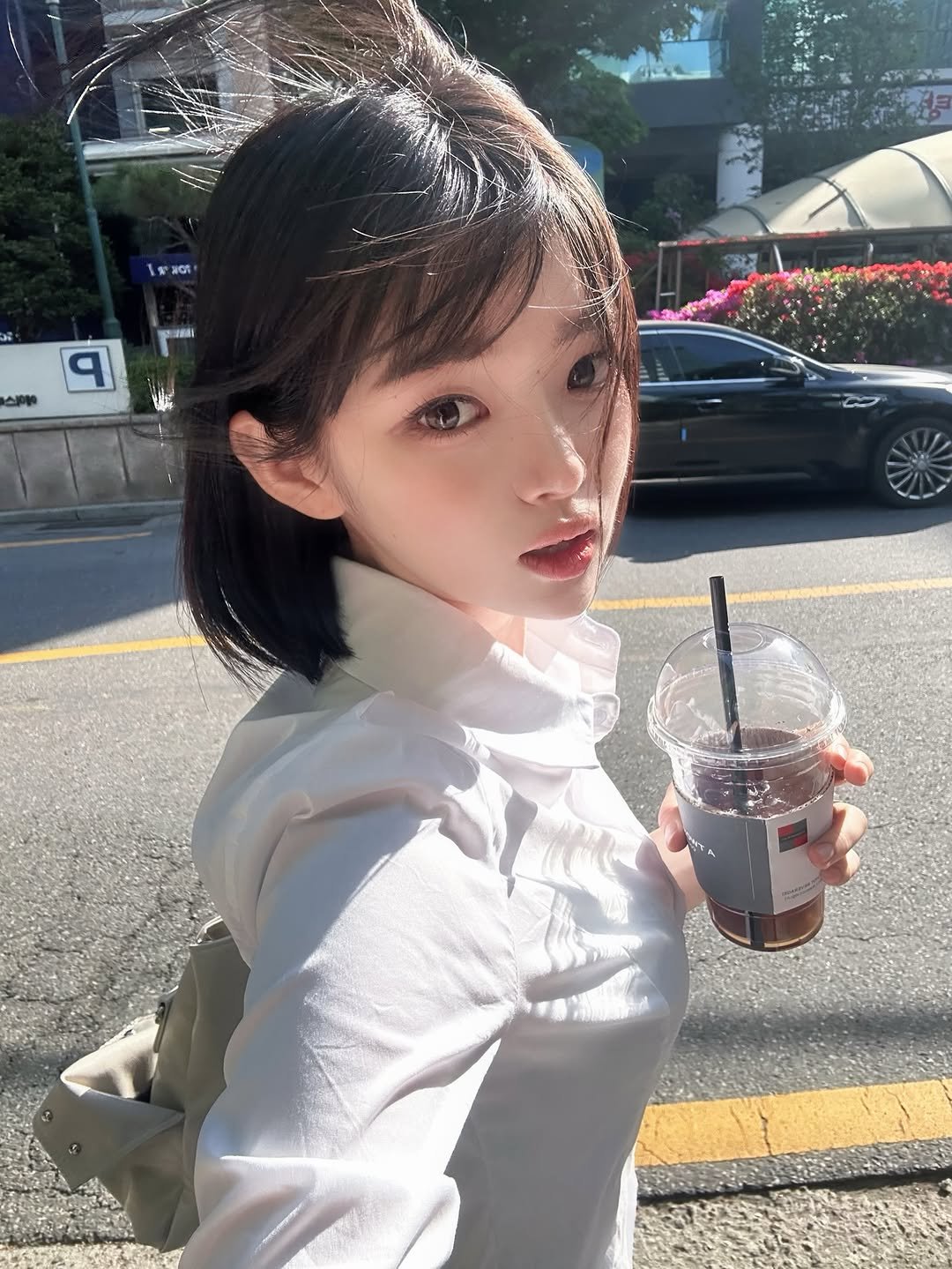 Photo by 네오 on April 19, 2026. May be an image of one or more people, hair and text.