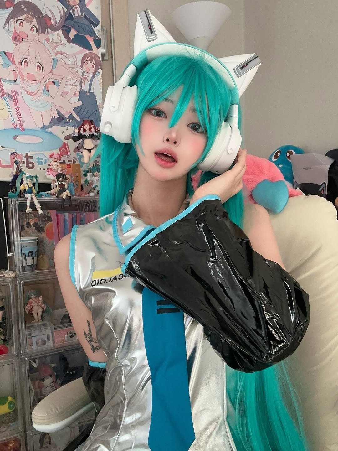 Photo shared by 네오 on September 26, 2025 tagging @yowu.chan. May be an anime-style image of 1 person, costume and text.