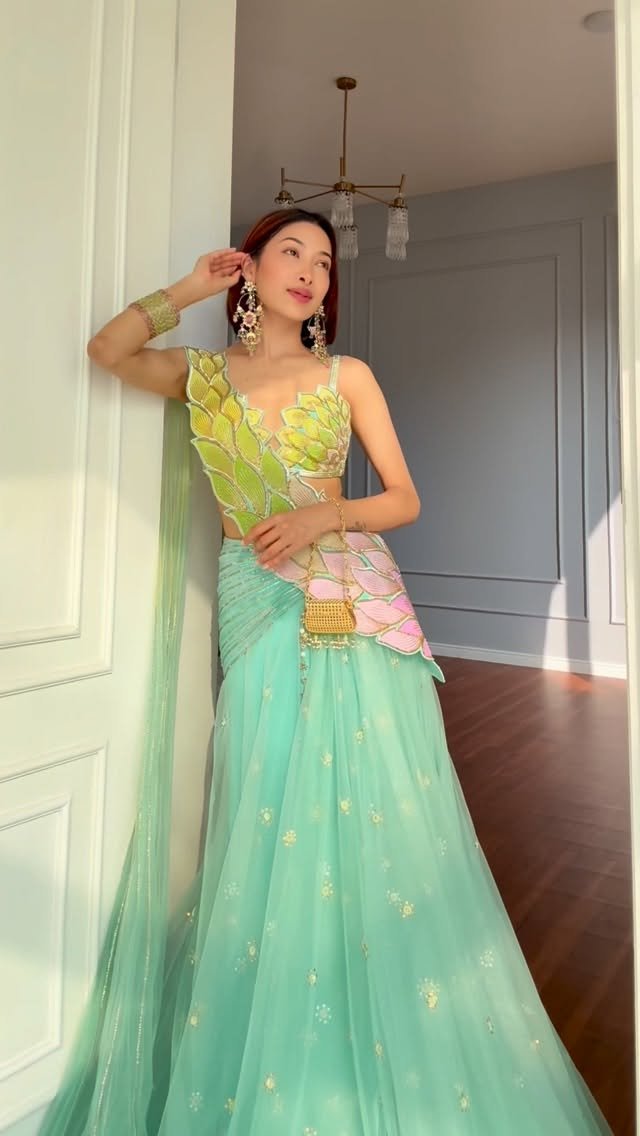 ishaborah 게시물 이미지: Peacock energy only 🦚 

Outfit: @khokeeindia...