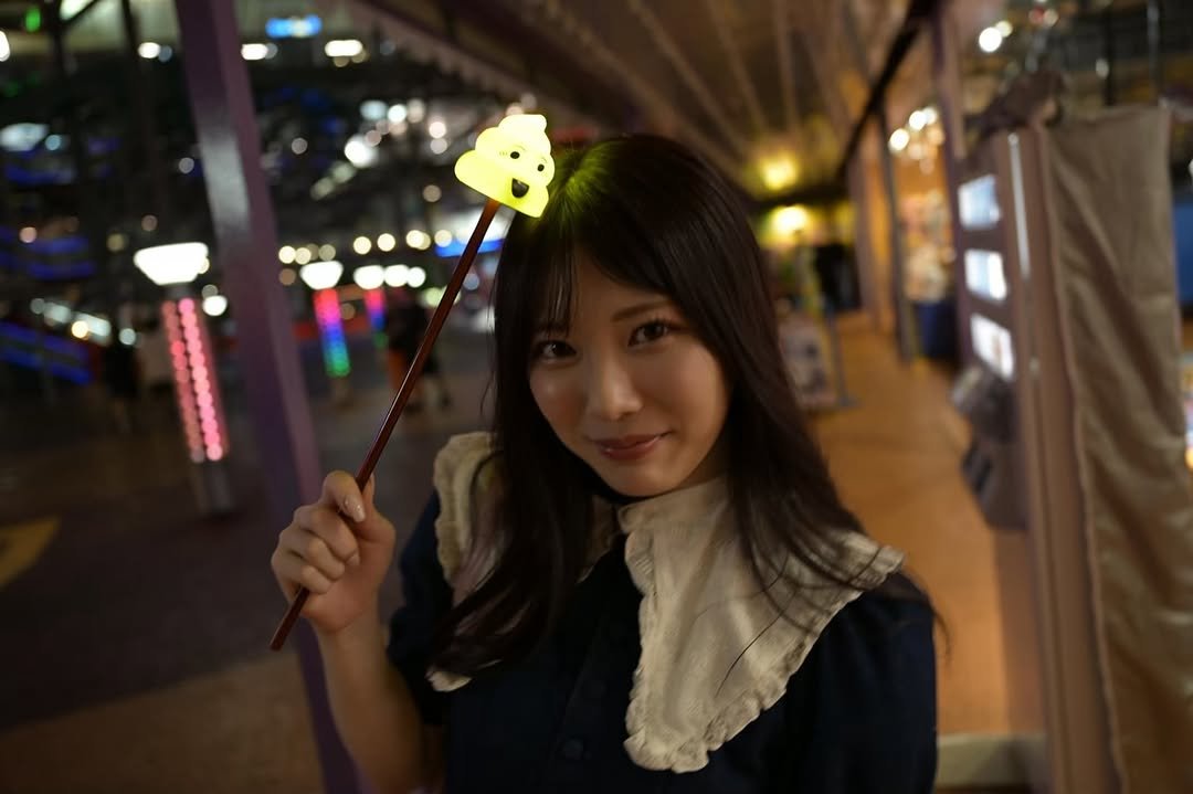 Photo by 石川澪 on October 29, 2025. May be an image of duffle coat.