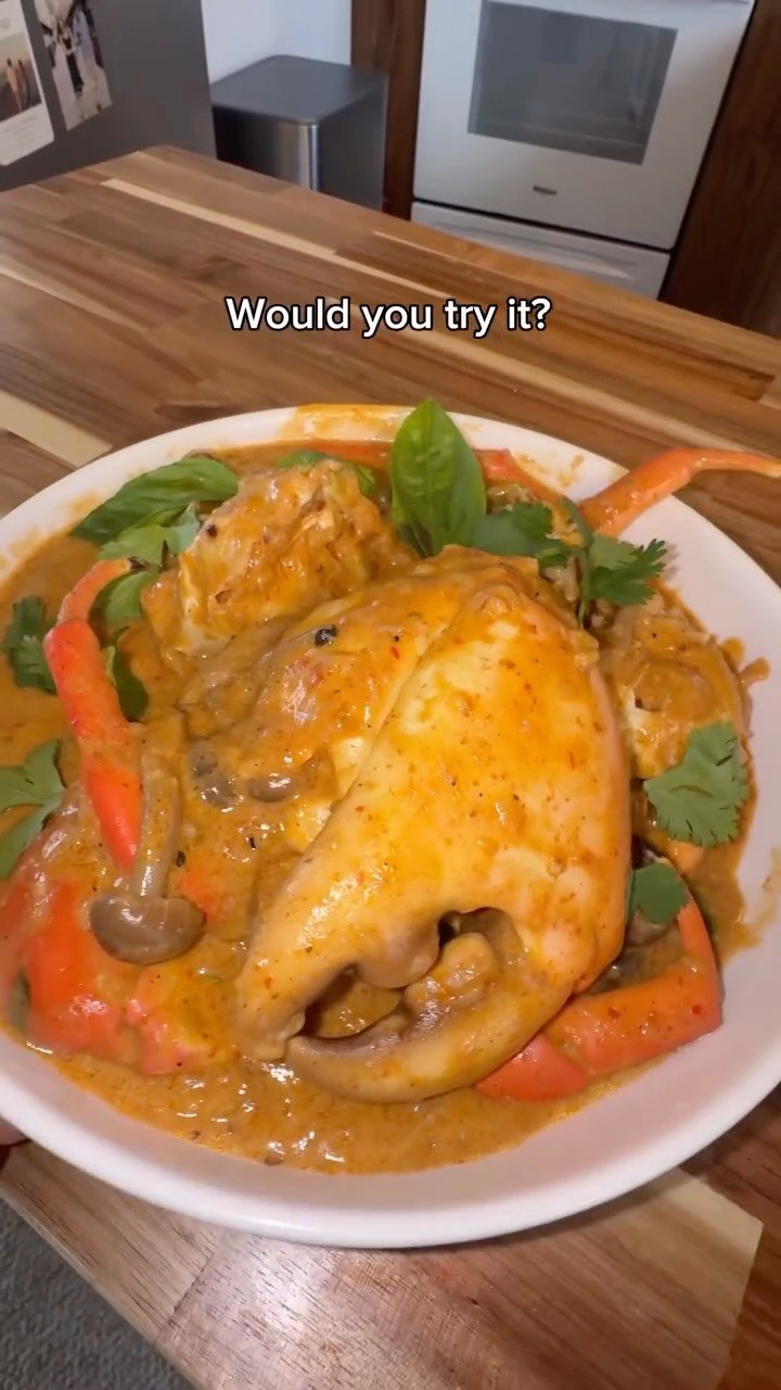 islandcatchandcook 게시물 이미지: Cooking up some crab red curry with 7/11 or...
