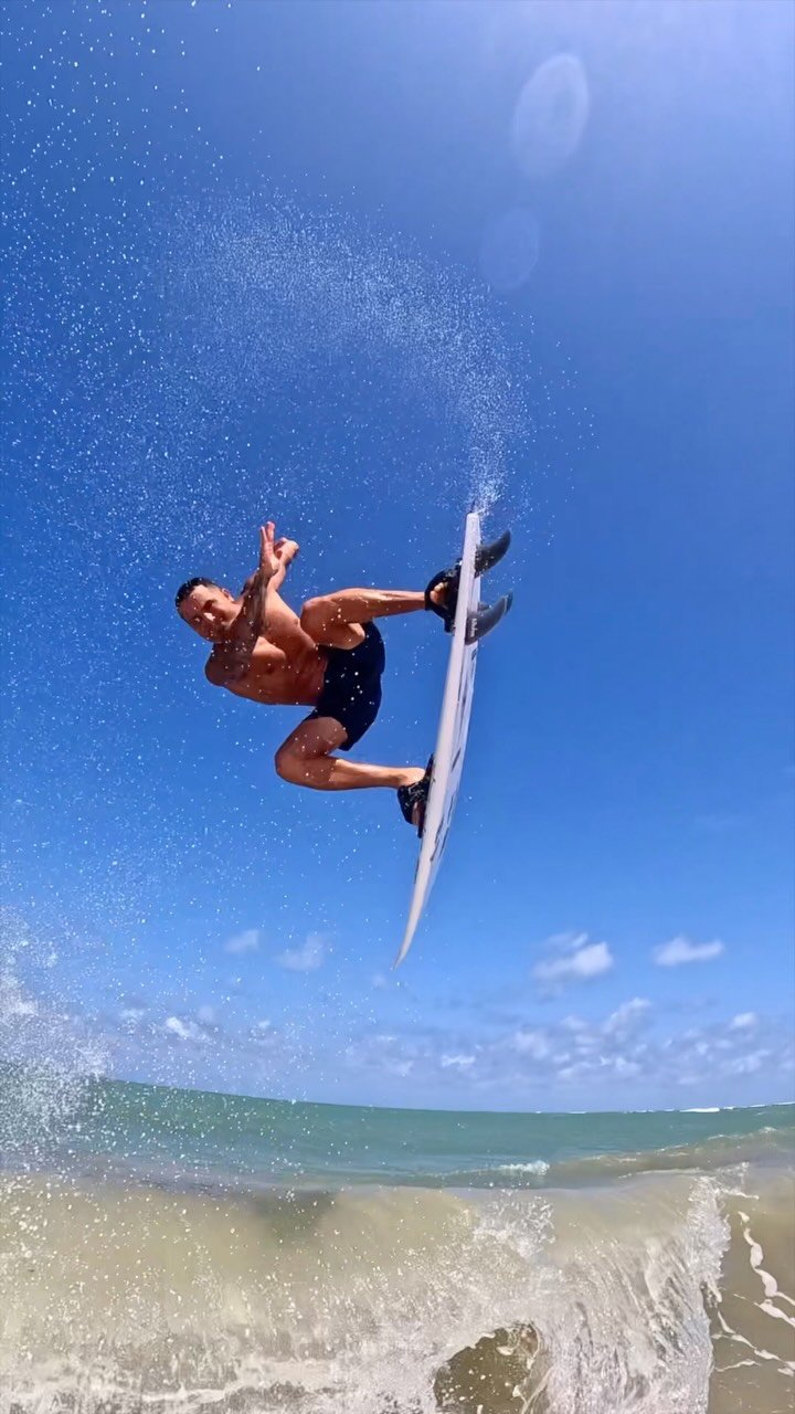 italoferreira 게시물 이미지: Prancha presa no pé é bom demais 🏂🏂🏂🏂🤯
