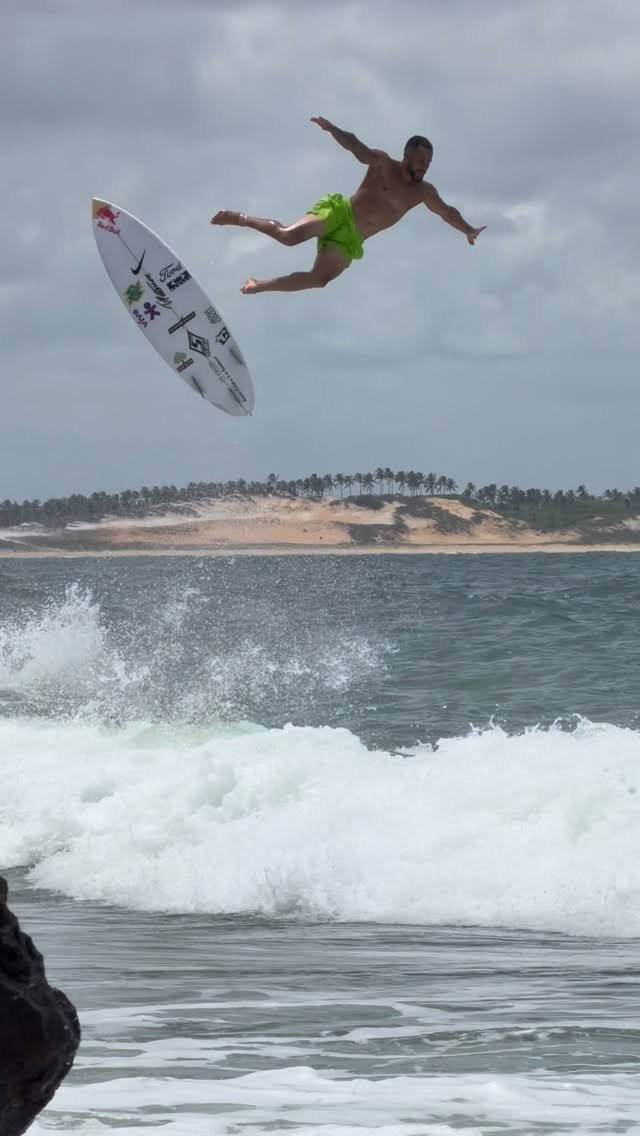 italoferreira 게시물 이미지: Qual nome dessa manobra??? 👇😂 🏄‍♂️🔥

#surf...