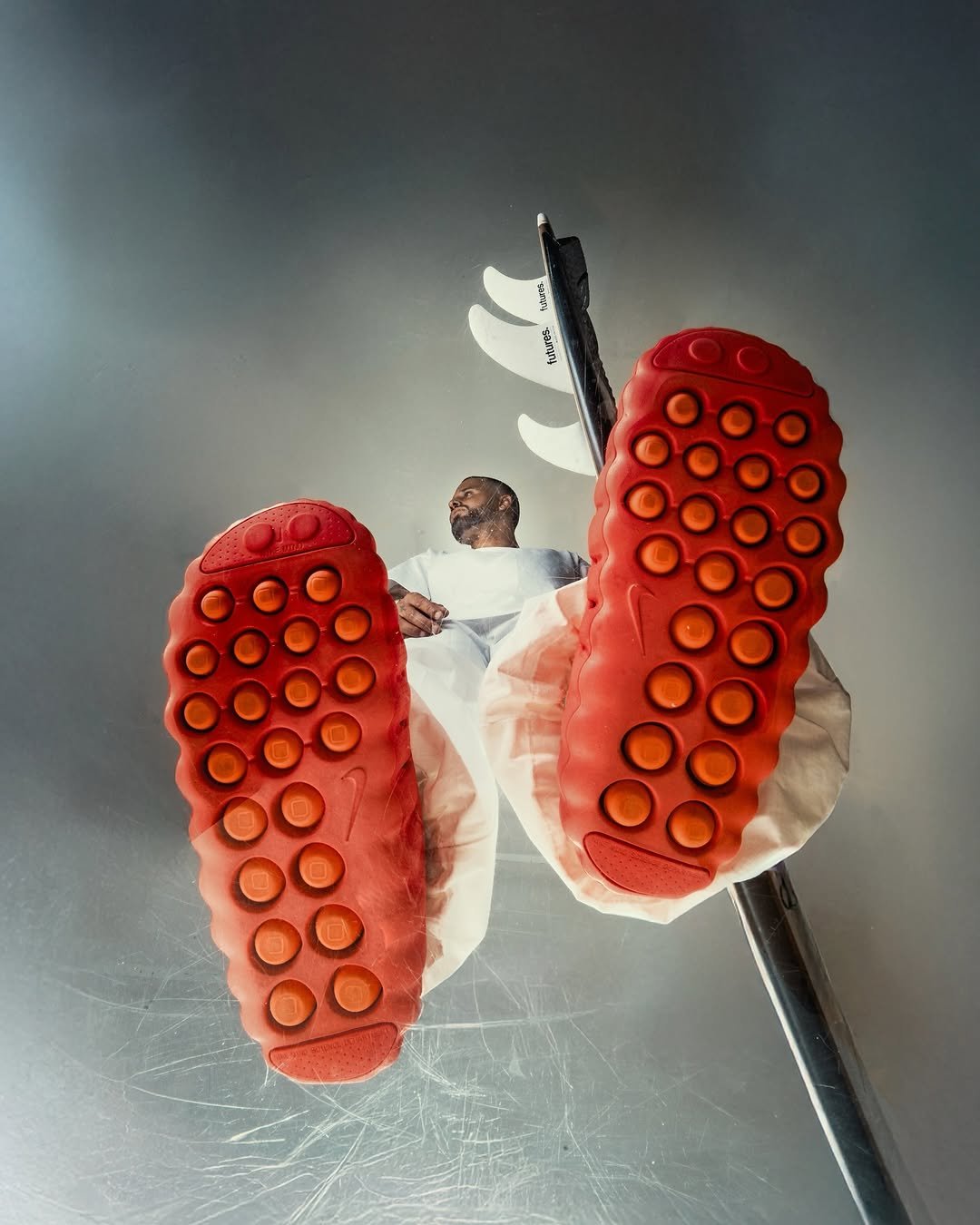 Photo shared by Italo Ferreira on February 23, 2026 tagging @victoreleuterio. May be an image of hair brush, toothbrush and text.