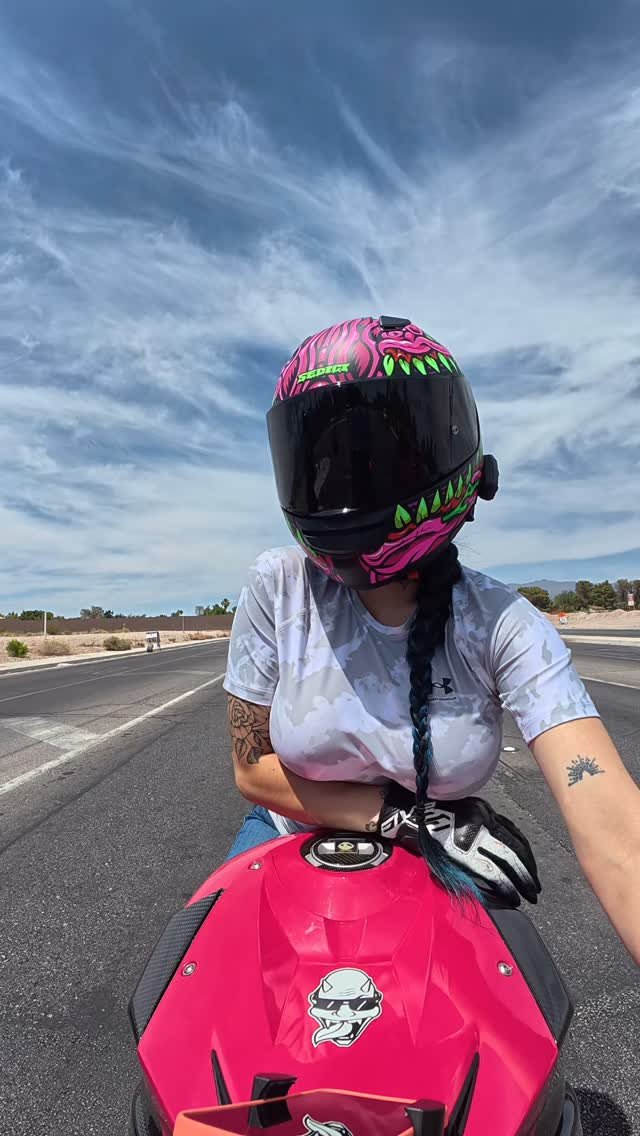 itskarlianne 게시물 이미지: airbags for safety😼…
•
•
•
#bike #biker...