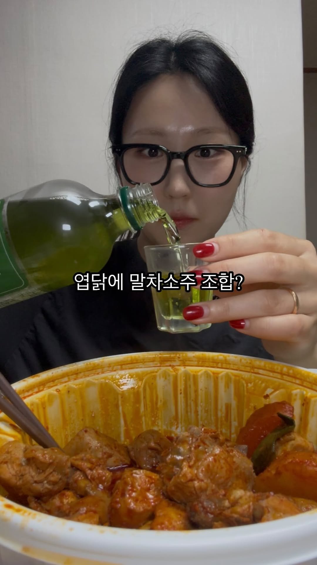 itsme_zzaling 게시물 이미지: 엽닭은 주기적으로 먹어야함🤤

#엽기떡볶이 #엽기닭도리탕 #엽닭 #말차소주