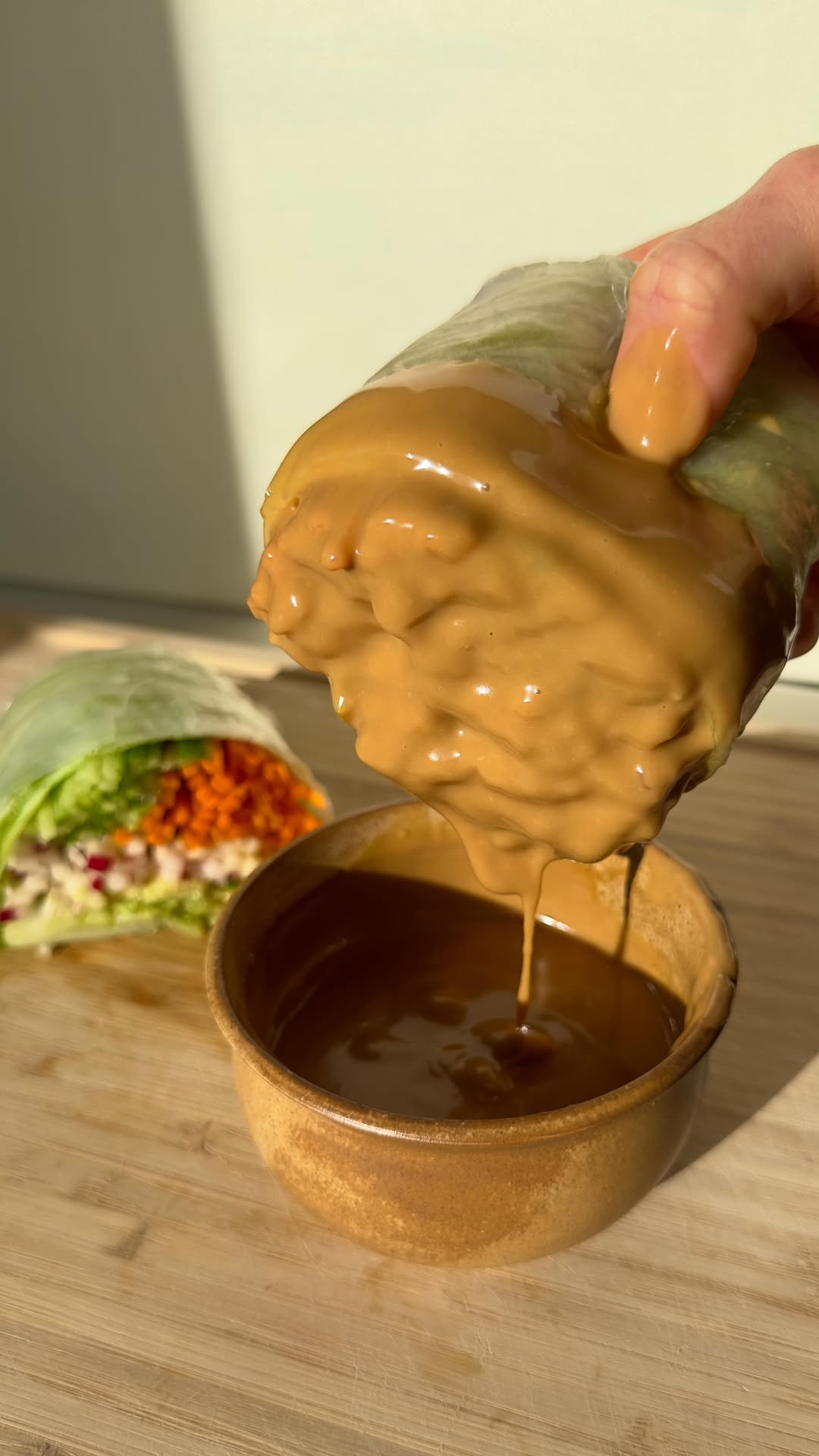 itsvegansis 게시물 이미지: GIANT SUMMER ROLL🌈
For the full recipe head to...