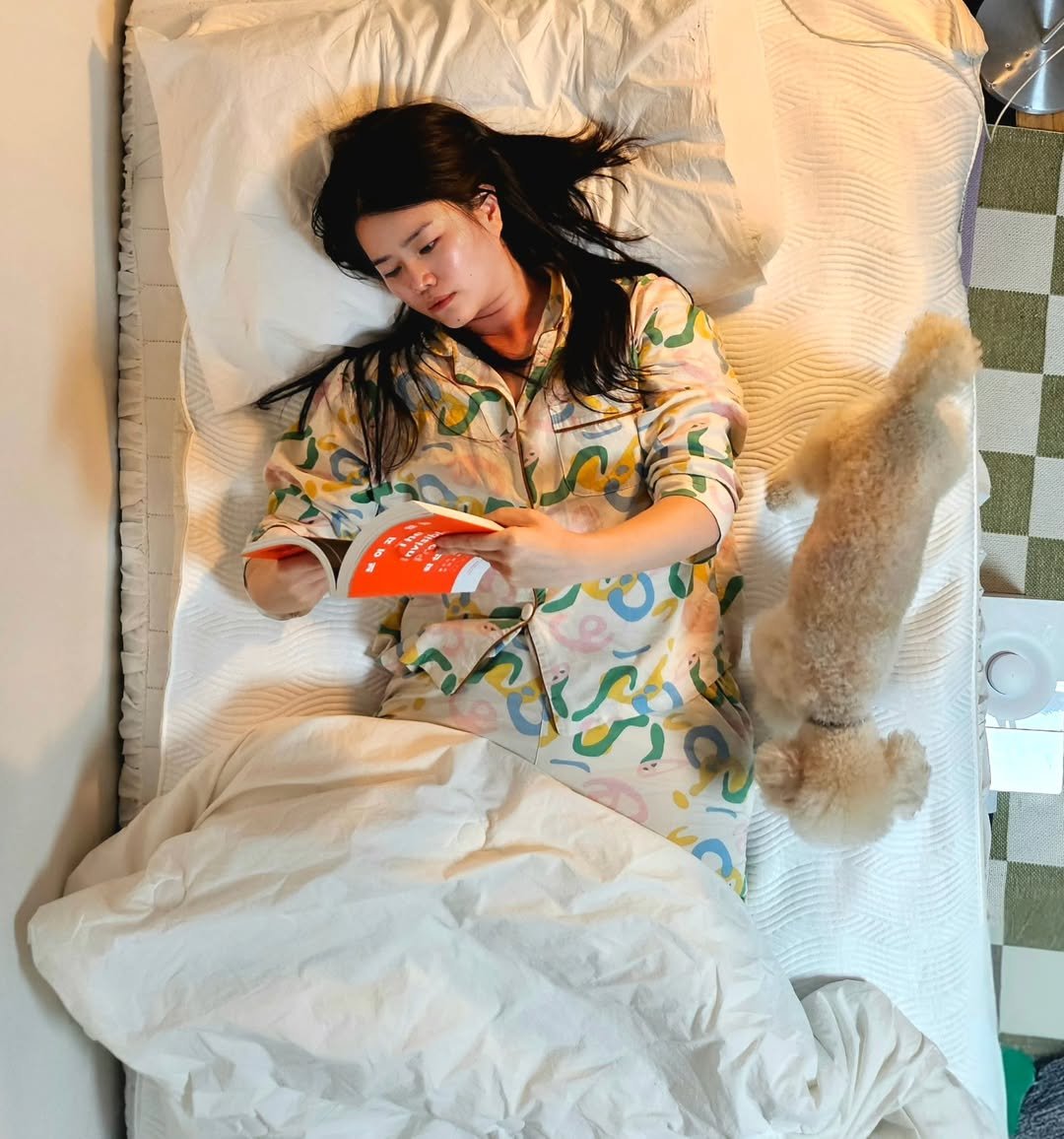 Photo by 이태이(tae) | Wellness creator on June 08, 2025. May be an image of 1 person, sleepwear and bedroom.