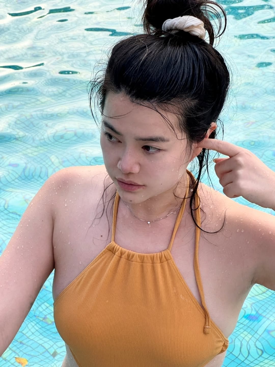 Photo by 이태이(tae) | 다이어트하는 콘텐츠PD on September 24, 2025. May be an image of one or more people, hair, pool and text.