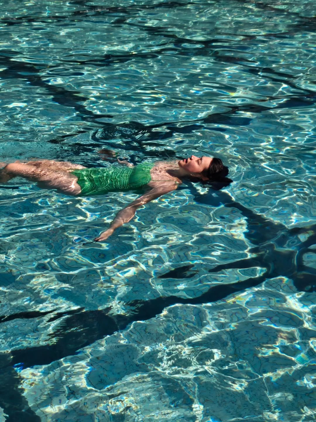 Photo by 이태이(tae) | Wellness creator on August 04, 2025. May be an image of 1 person, swimming and pool.