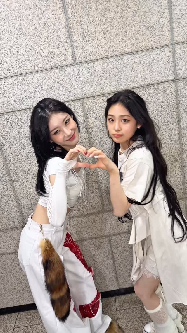 itzy.all.in.us 게시물 이미지: ɪ ᴏɴʟʏ ᴄᴀʀᴇ #채령 과 #베니 님의 #TNVSChallenge ⋆...