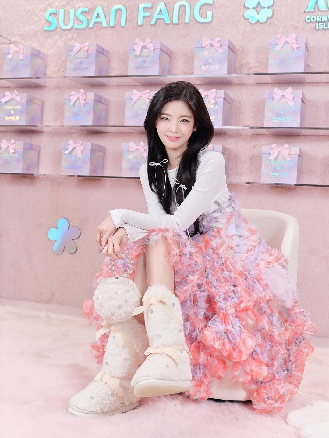 Photo shared by LIA on November 30, 2025 tagging @susanfangofficial, @rockfish_official, and @itzy.all.in.us. May be an image of text.