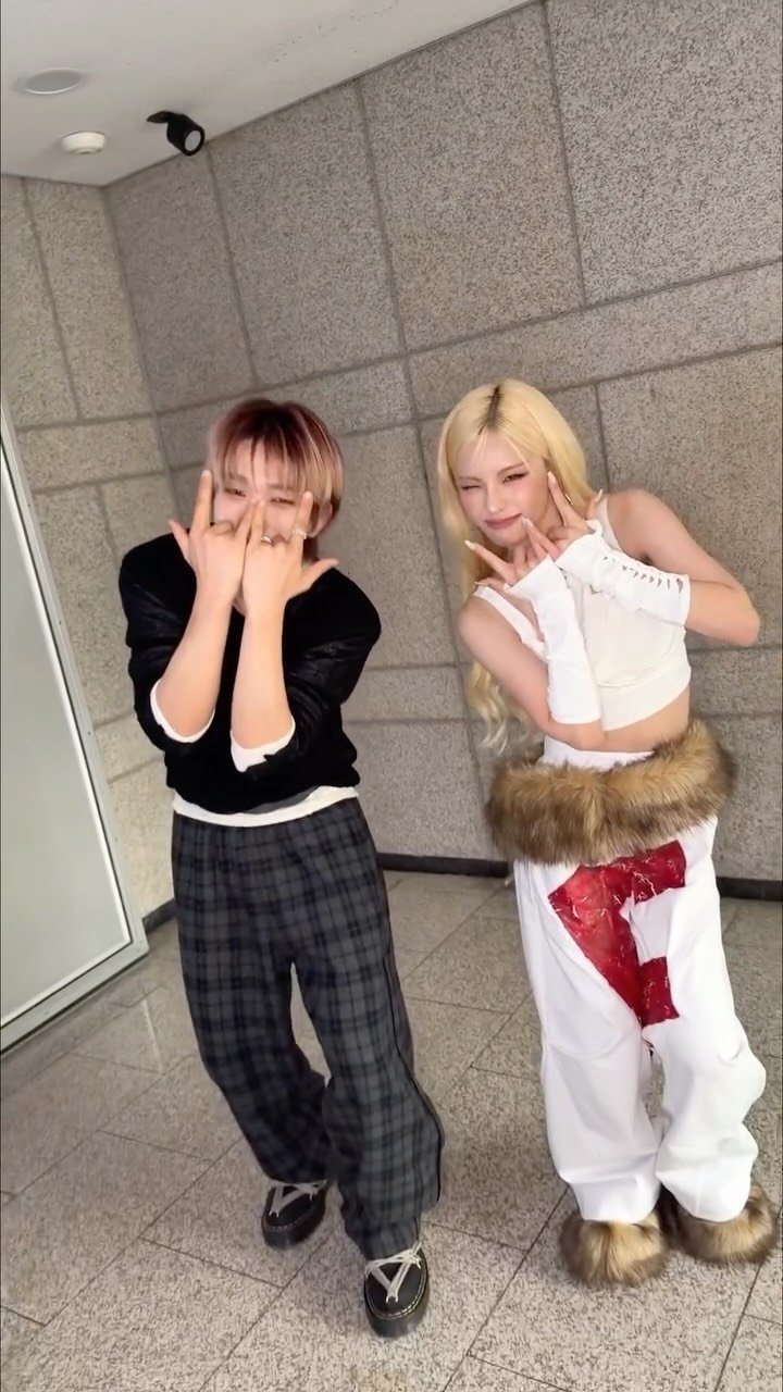 itzy.all.in.us 게시물 이미지: #토모야 님과 함께 뜨거워지는 #TNVSChallenge 🥊🔥

#ITZY...