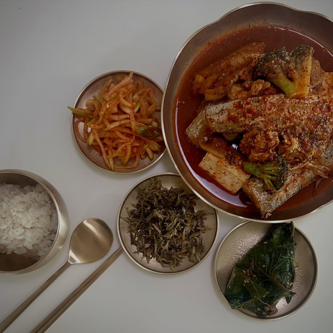 itzzinee_ 게시물 이미지: 무얼 먹고 살았던가 . 냠