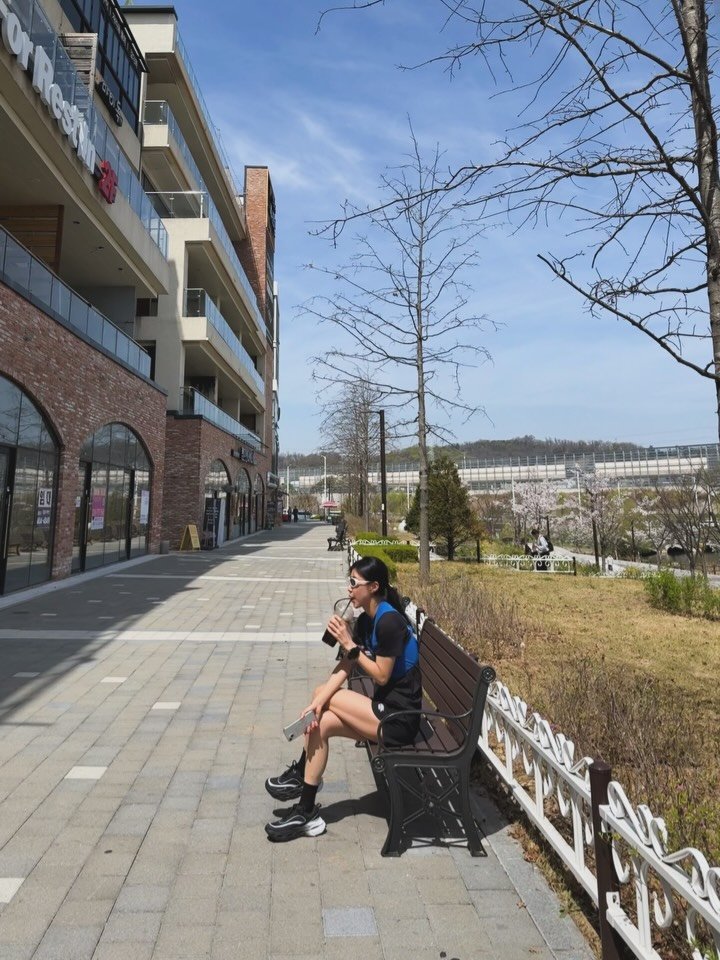 itzzinee_ 게시물 이미지: 러닝은 
다리가 하고
기미가 결과발표 🎙️