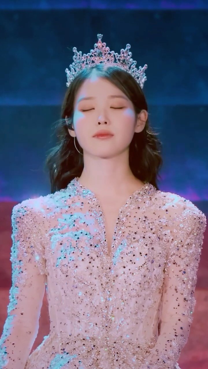 iu_edamofficial 게시물 이미지: ⠀ 
더욱 새롭게 펼쳐질 아이유의 New Fantasy🎇
⠀ 
#아이유 #IU...