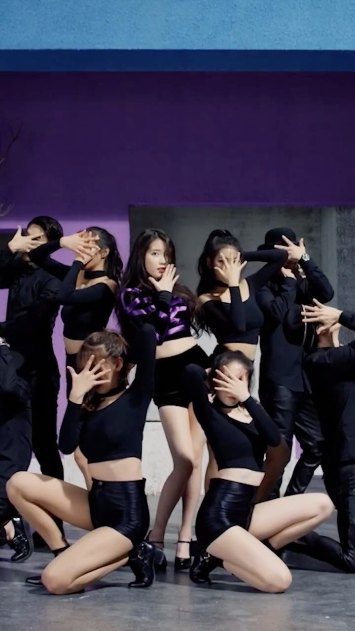 iu_edamofficial 게시물 이미지: ⠀ 
IU ’스물셋(Twenty-three)‘ Performance MV...