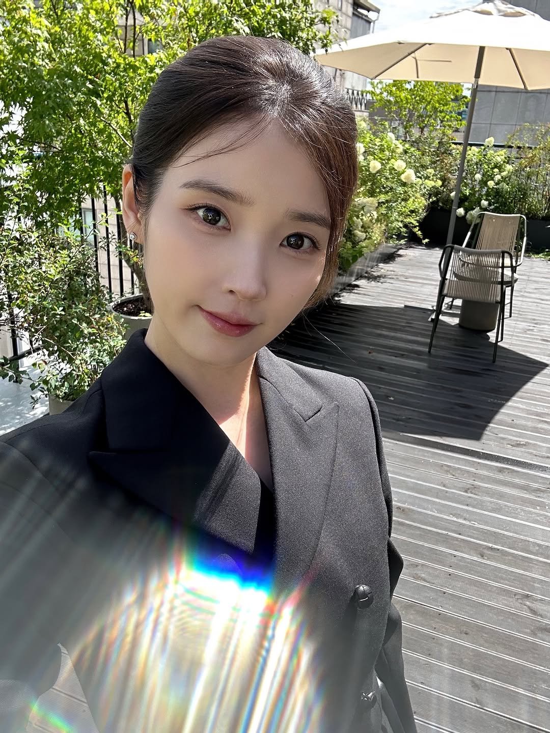 iu_edamofficial 게시물 이미지: ⠀
[📷]
260707 제5회 청룡시리즈어워즈 핸드프린팅
⠀
한여름 태양처럼 빛나는...