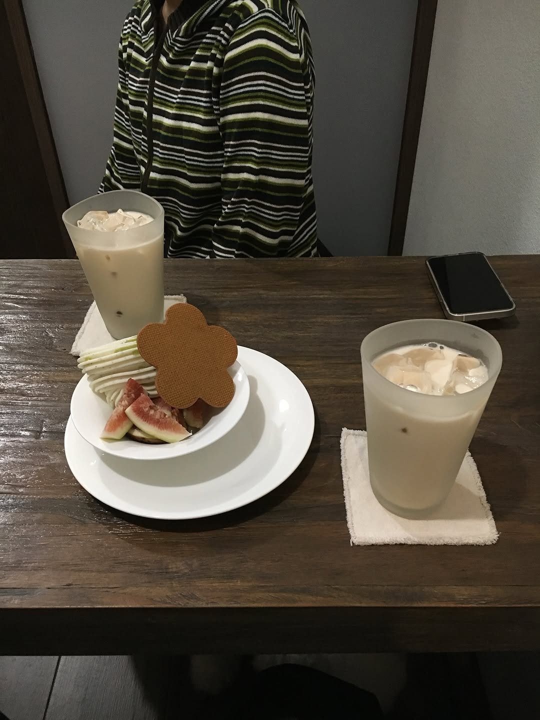 Photo by 믾의 minhee on October 14, 2025. May be an image of oatmeal cookies, club sandwich, coffee, milk, chocolate milk and text.