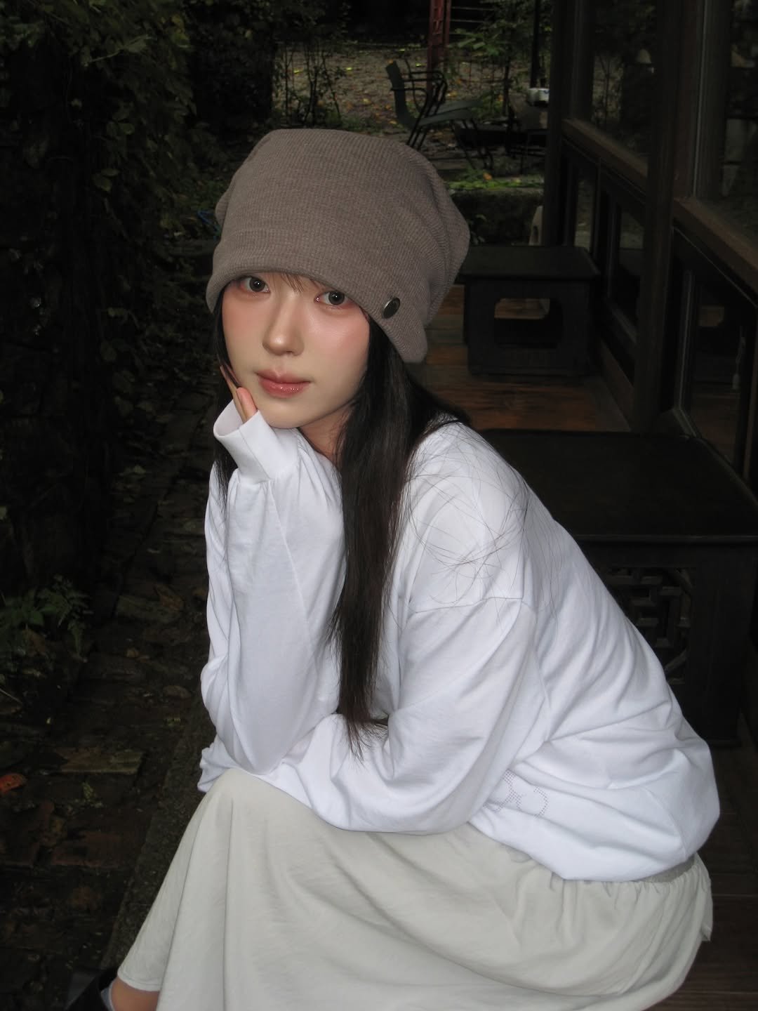 Photo shared by 믾의 minhee on October 12, 2025 tagging @onska.on. May be an image of hat, beret, parka, outdoors and text.