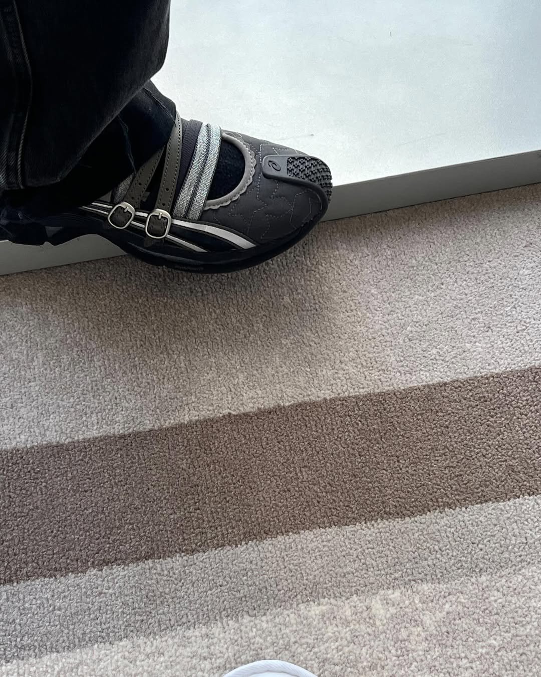 Photo shared by 김경은 on April 16, 2024 tagging @asics, and @kikokostadinov.