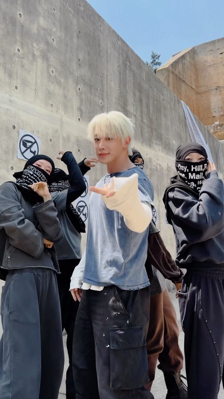 iwonhoyou 게시물 이미지: Glitch In It. ⚡

#WONHO #원호
#CORE
#DontWakeMeUp