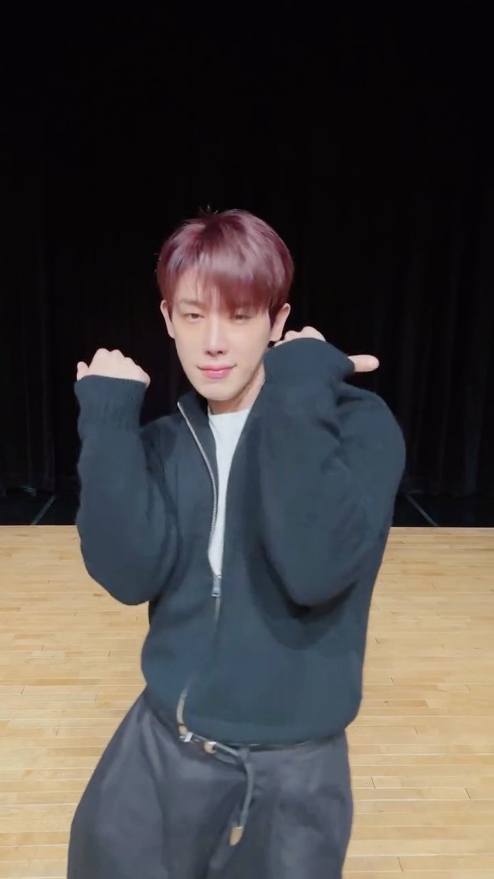 iwonhoyou 게시물 이미지: Turn up👊😉👊

#원호 #WONHO