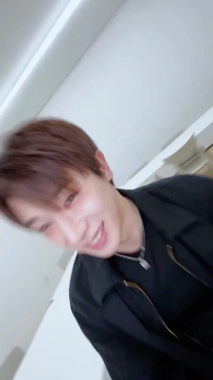 iwonhoyou 게시물 이미지: 우리집 가나디🐶

#원호 #WONHO