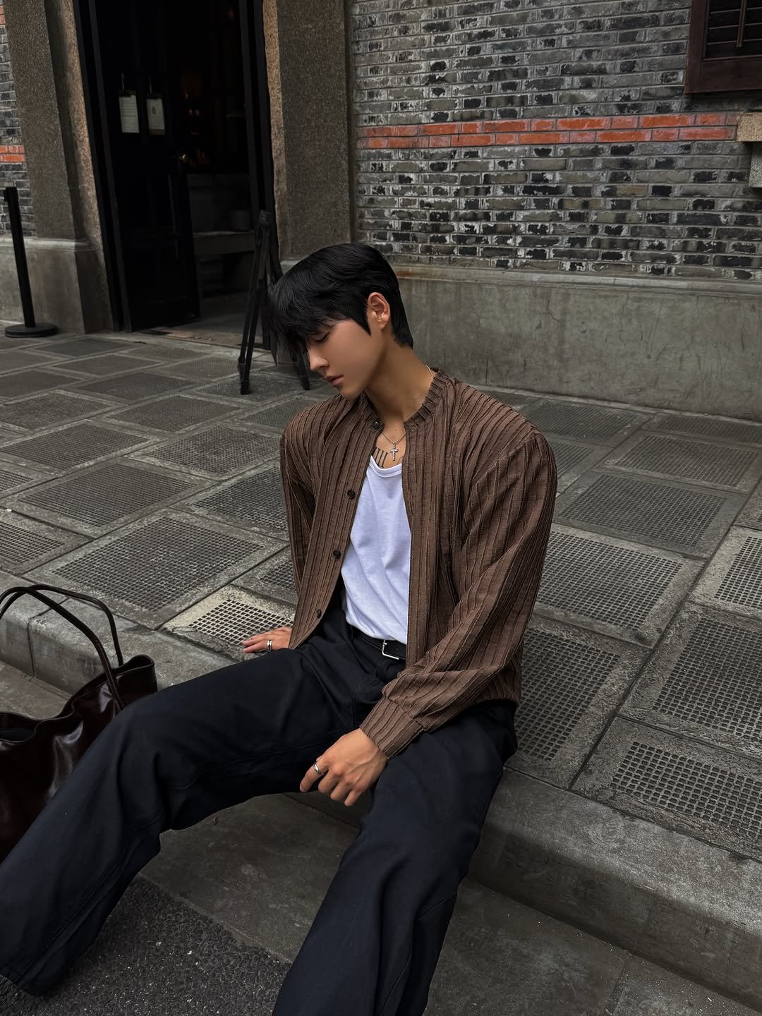 iyen.hyun 게시물 이미지: 여름에도 입기 좋은 최애 가디건 찾아버림🤎