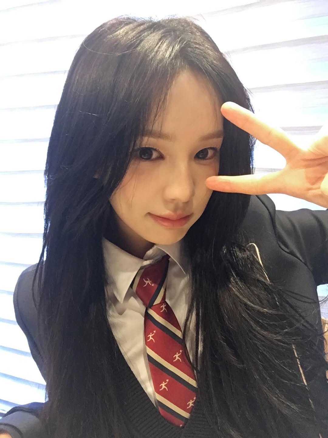 Photo by izna (이즈나) on January 13, 2026. May be an image of one or more people, hair and text.