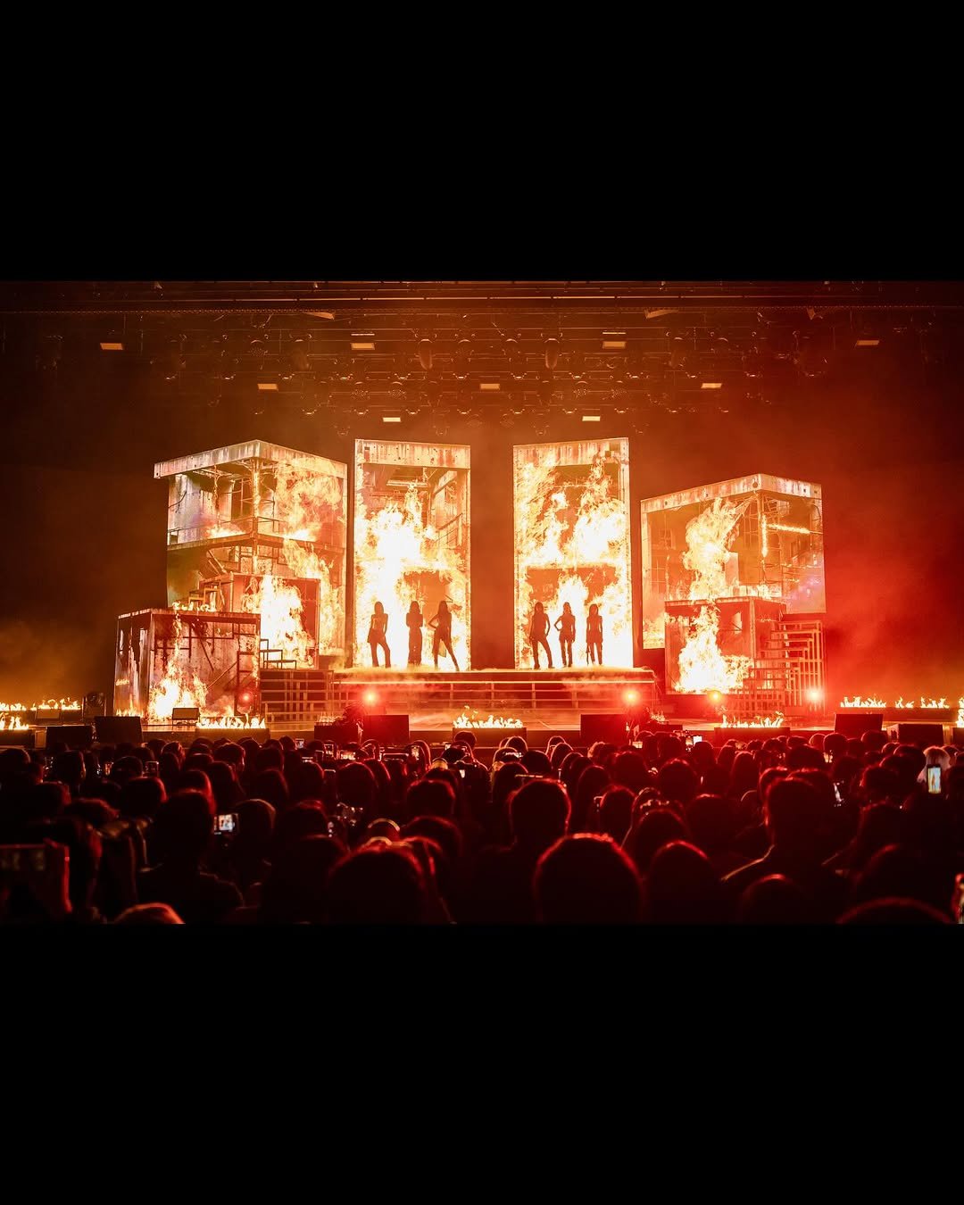 Photo by izna (이즈나) on November 21, 2025. May be an image of fire, crowd, concert and text.