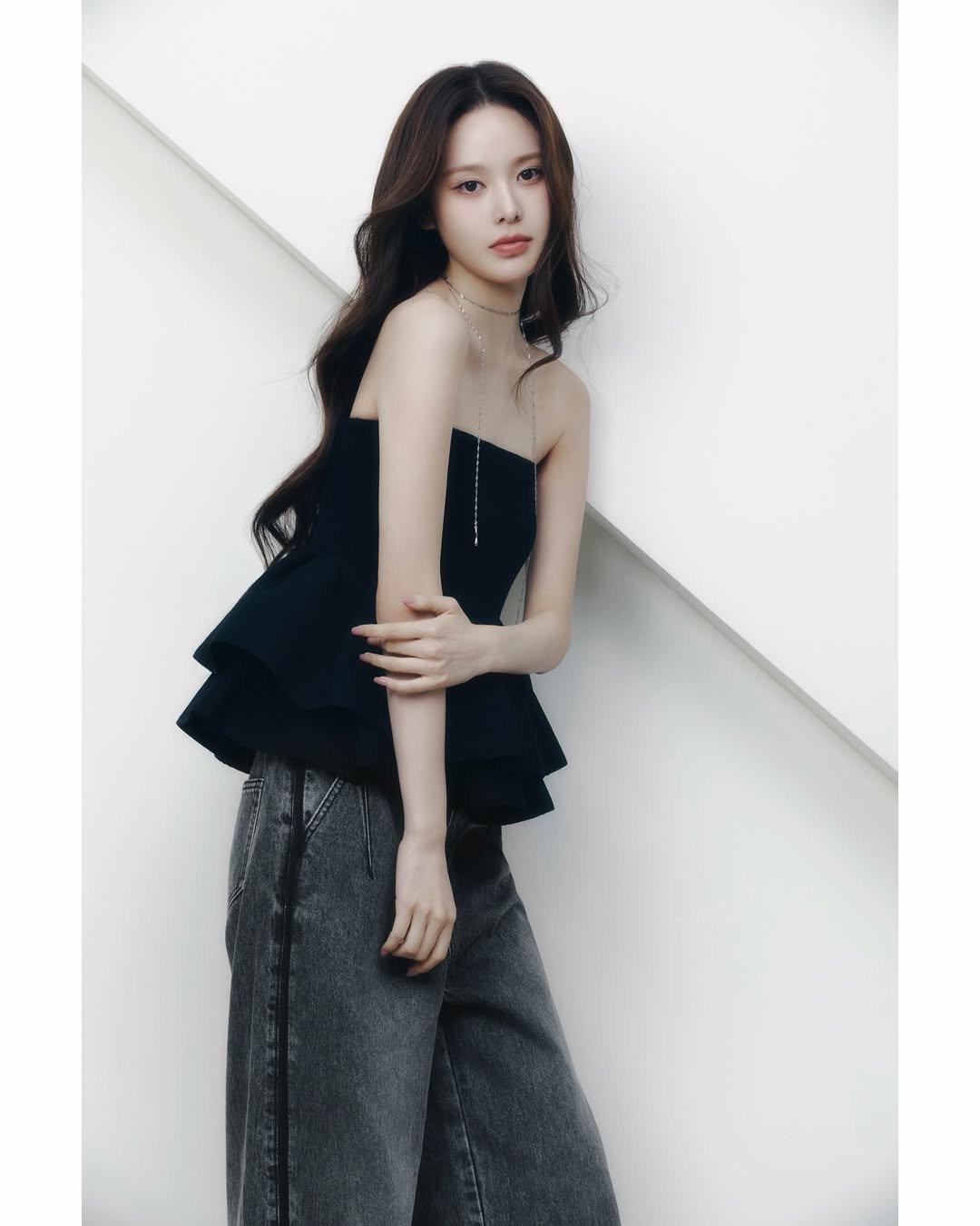 Photo by izna (이즈나) on January 09, 2026. May be an image of one or more people, hair, top, dress, overskirt and text.