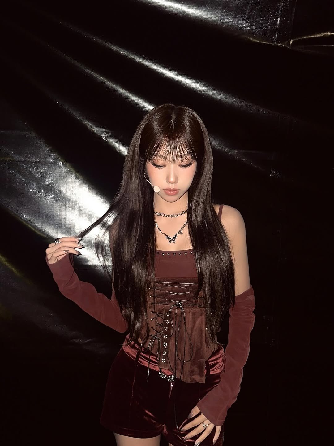 Photo by izna (이즈나) on January 12, 2026. May be an image of one or more people, hair, top and text.