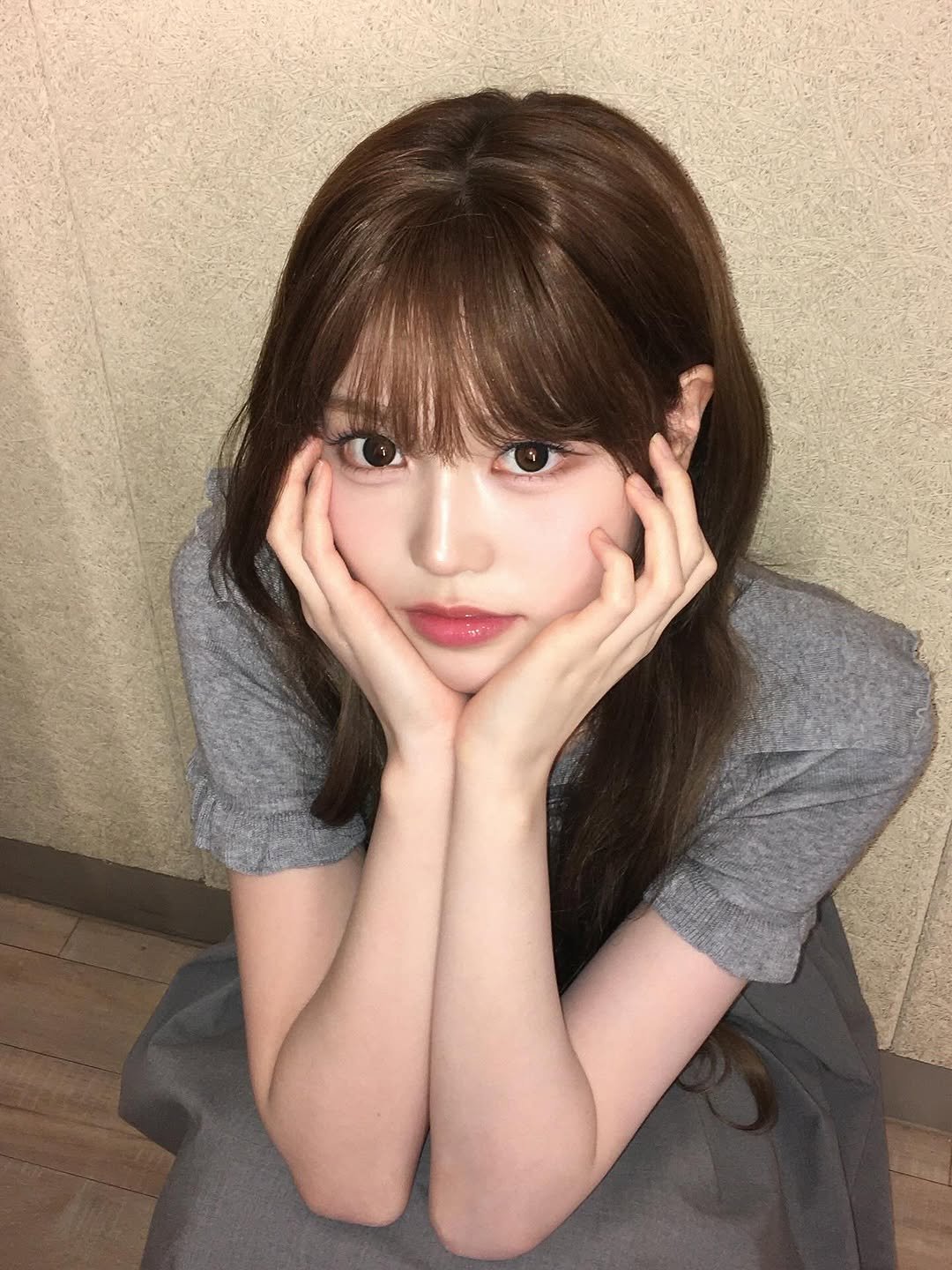 Photo by izna (이즈나) on November 26, 2025. May be an image of one or more people, hair and text.