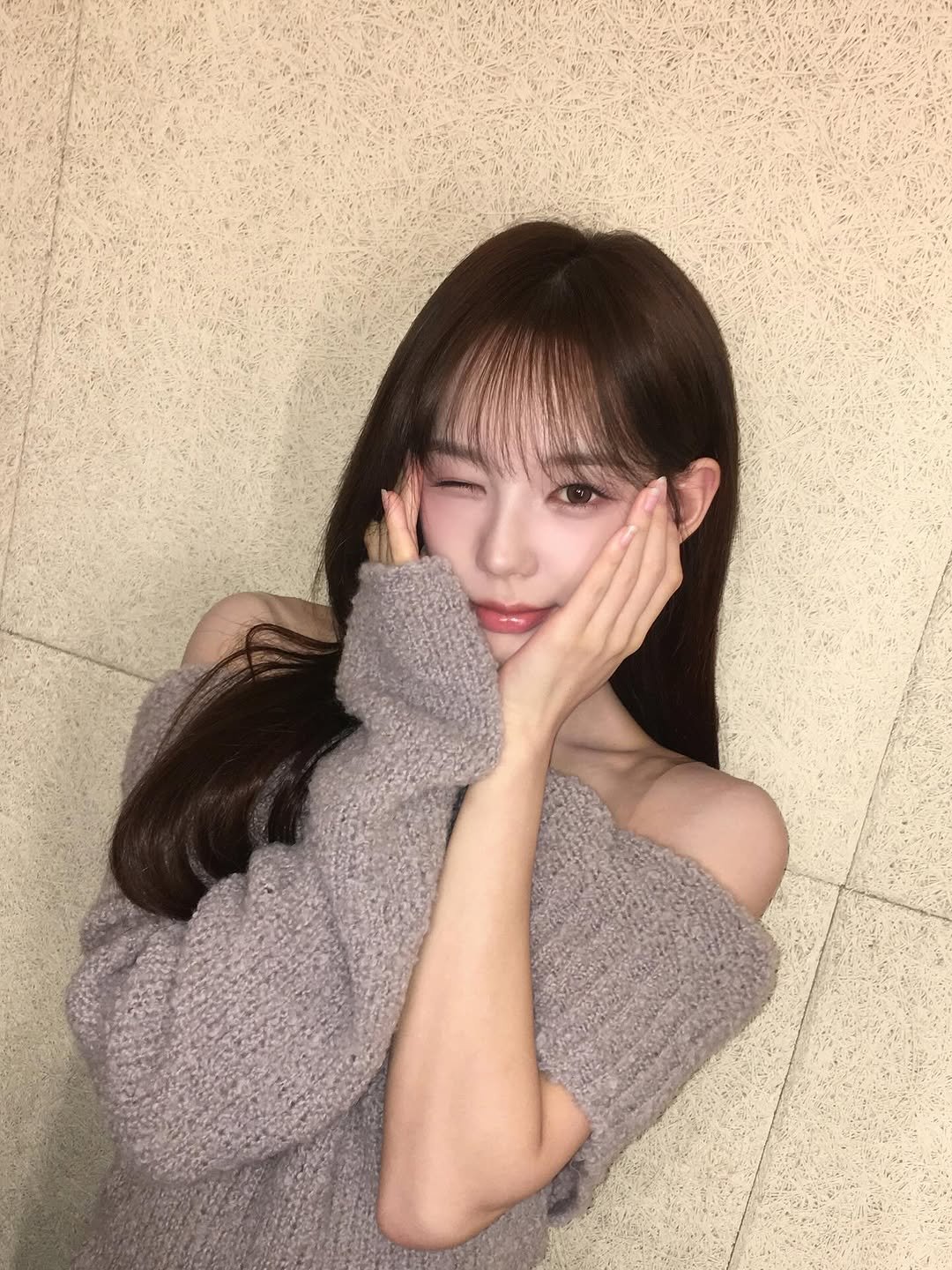 Photo by izna (이즈나) on November 19, 2025. May be an image of one or more people, hair, top and text.