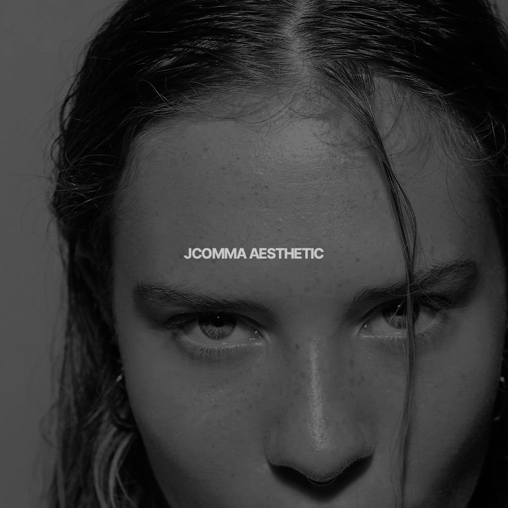 Photo by 제이콤마 대표원장 김주승 🇰🇷 on March 20, 2026. May be a black-and-white image of one or more people, makeup, hair and text that says 'JCOMMA JCOMMAAESTHETIC AESTHETIC'.