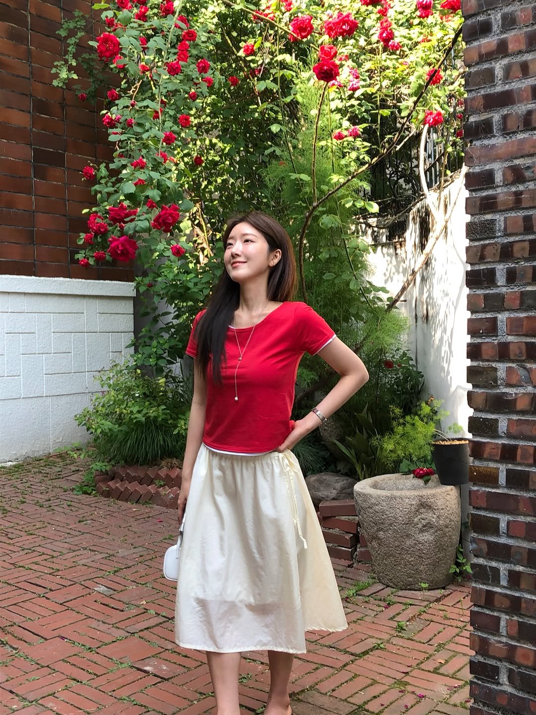 j00eun 게시물 이미지: 서촌만 오면 기분이 좋아요 🌹🤍 커먼맨션에서 낮와 먹꾸 미라벨 ,모노하 구경 갔다가...