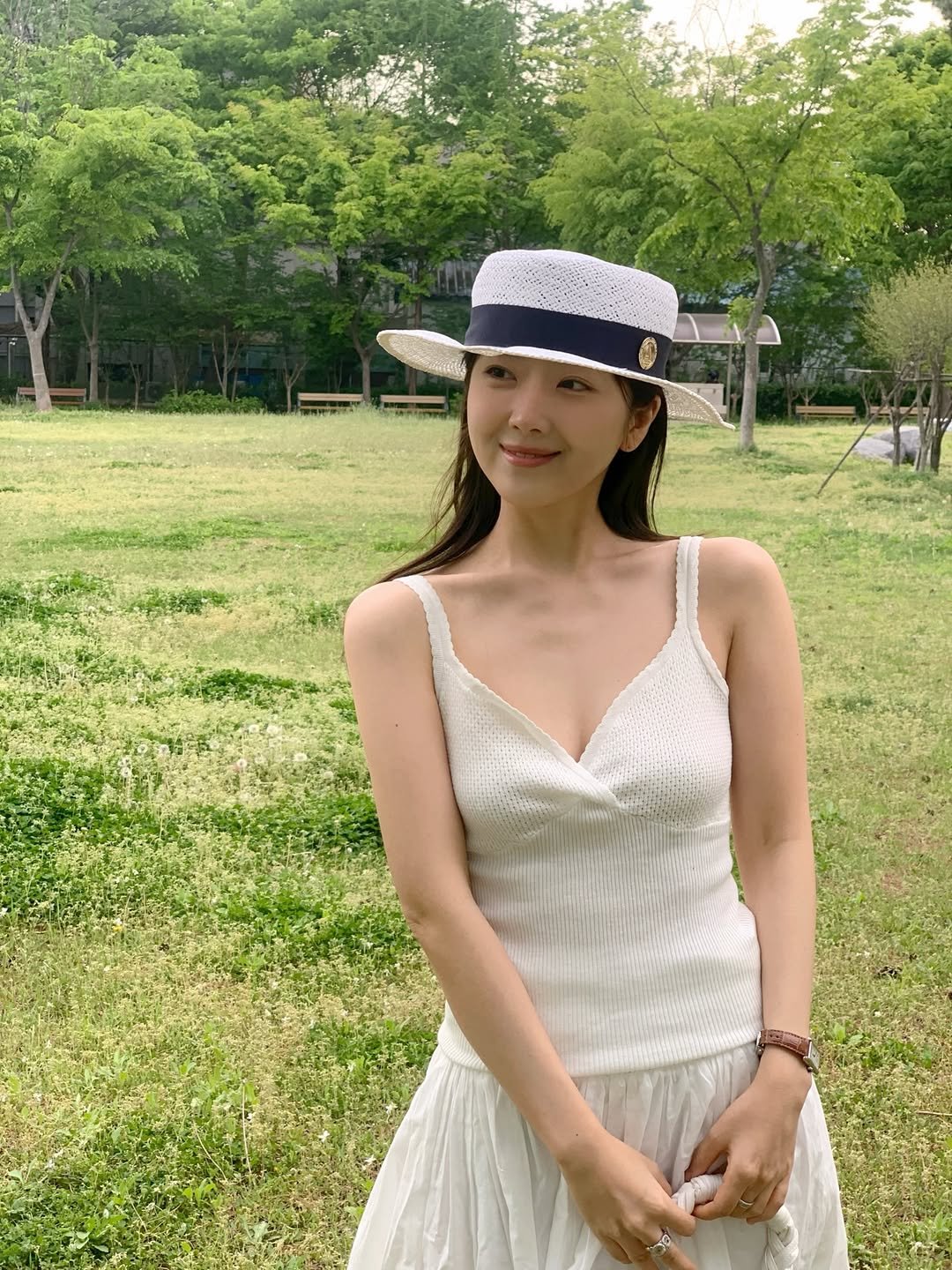 j00eun 게시물 이미지: 화이트 vs 블랙 뭐가 더 예쁜가요오 ? 🤍전 못골라요 🤤