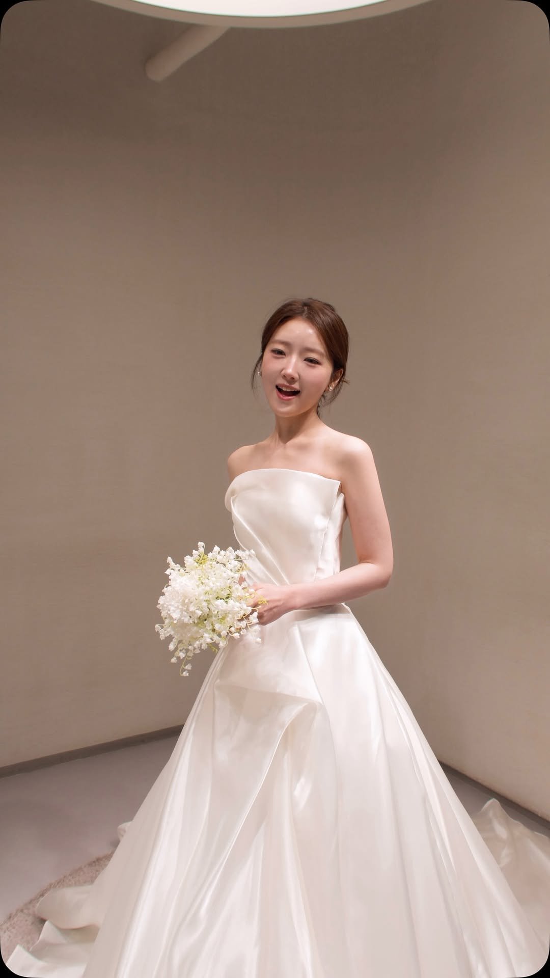j00eun 게시물 이미지: 여러분 촬영 드레스 같이 골라주세요 …🤍 3개 골라쥬세요….🥹🤍👰
#드레스셀렉#촬영드레스