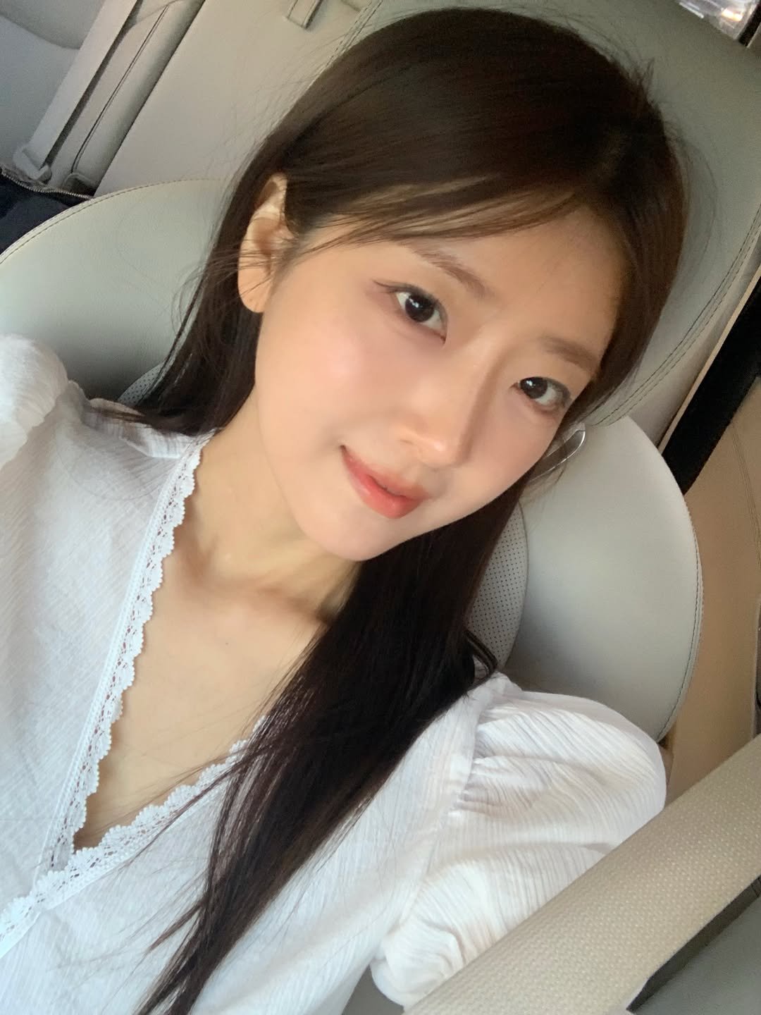 j00eun 게시물 이미지: 원래 닥 화이트파인데 블랙도 예뻐 .. ✨🤍 해방촌 필수코스 코타티 들려주구요 🫢...