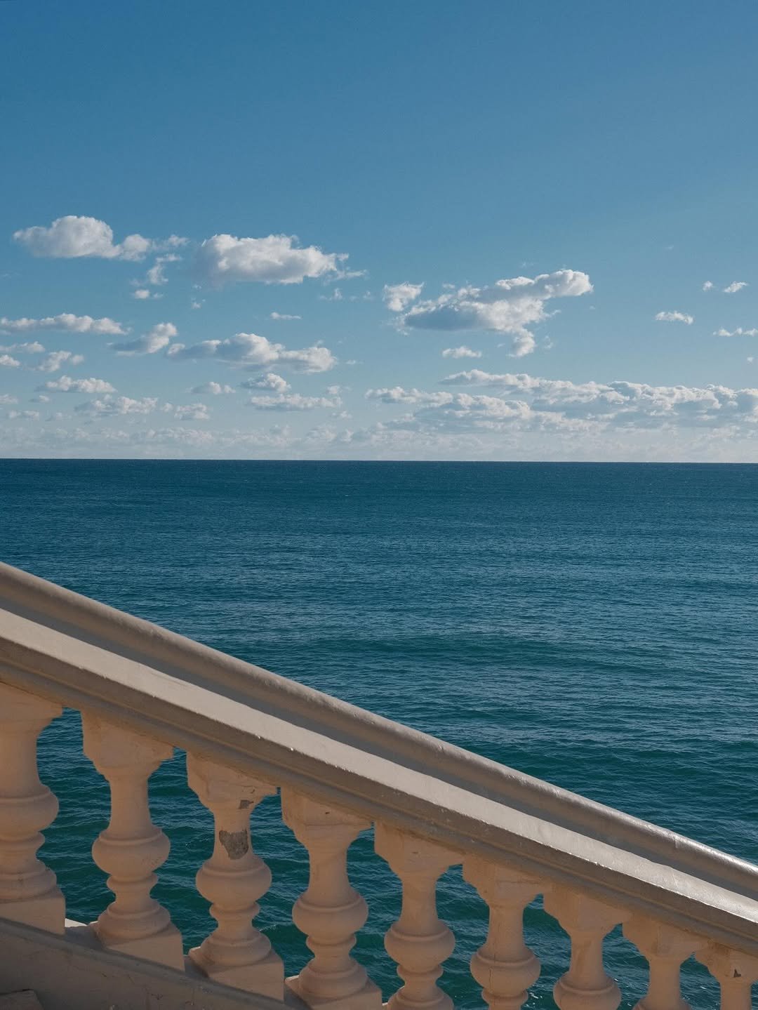 Photo by 원진아 on November 21, 2025. May be an image of horizon and text.