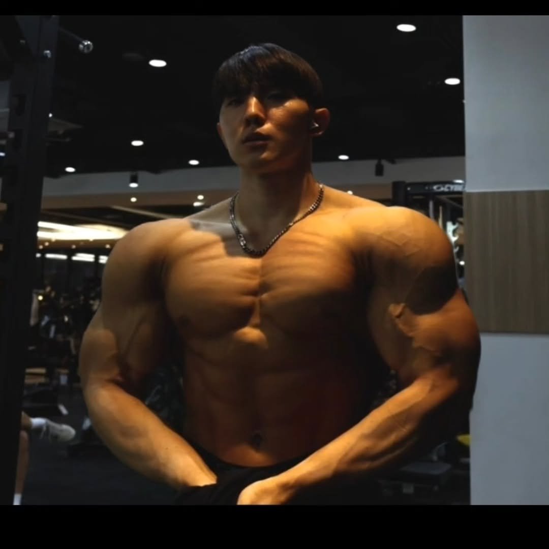 j_0_youngj 게시물 이미지: 체지방에 비해  피부층 콜라겐층이 두껍다해서
 태닝 피드백 수용완료...
제일 하기...