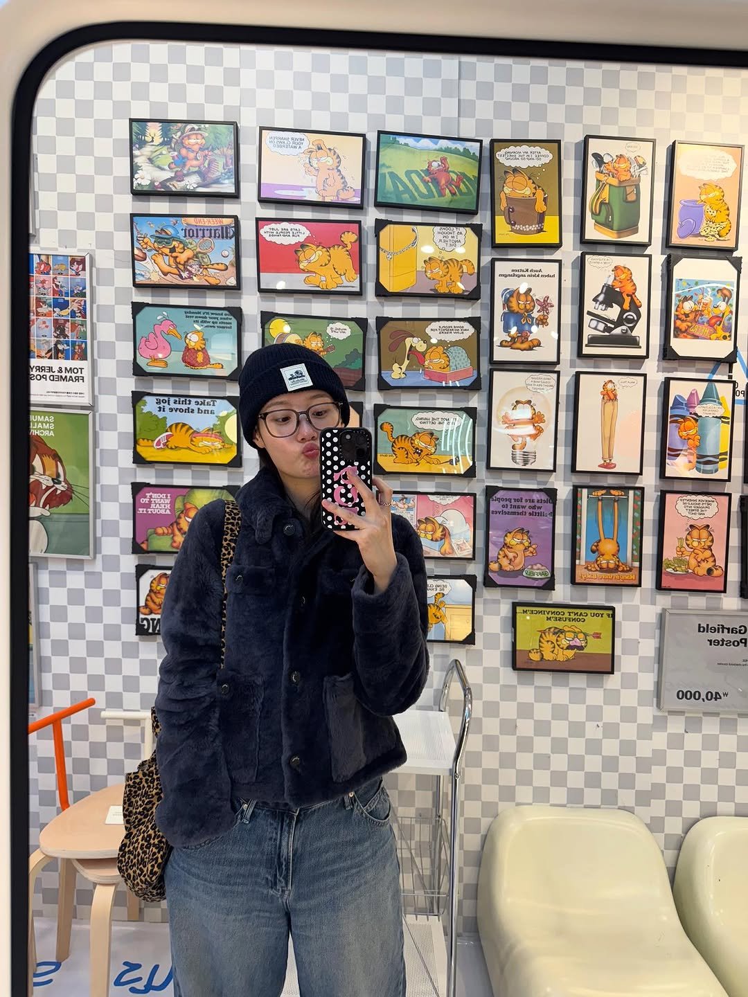 Photo by 정채연 on November 15, 2025. May be an image of ice cream, phone, beret, portable cassette player, telephone, checker board, cornflower and text.