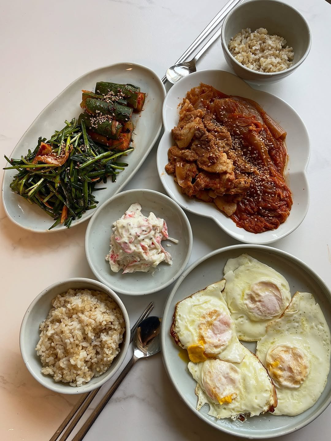 Photo by J의 오늘뭐먹지?! | 요리 • 간단레시피 • 쉬운 집밥 on April 25, 2026. May be an image of fried rice, poached egg, seaweed and text.