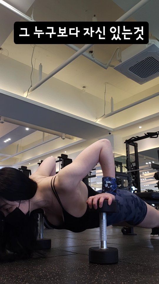 j_zzzi 게시물 이미지: .
요즘 윙의 도파민에 빠져있는 1인
들으며...