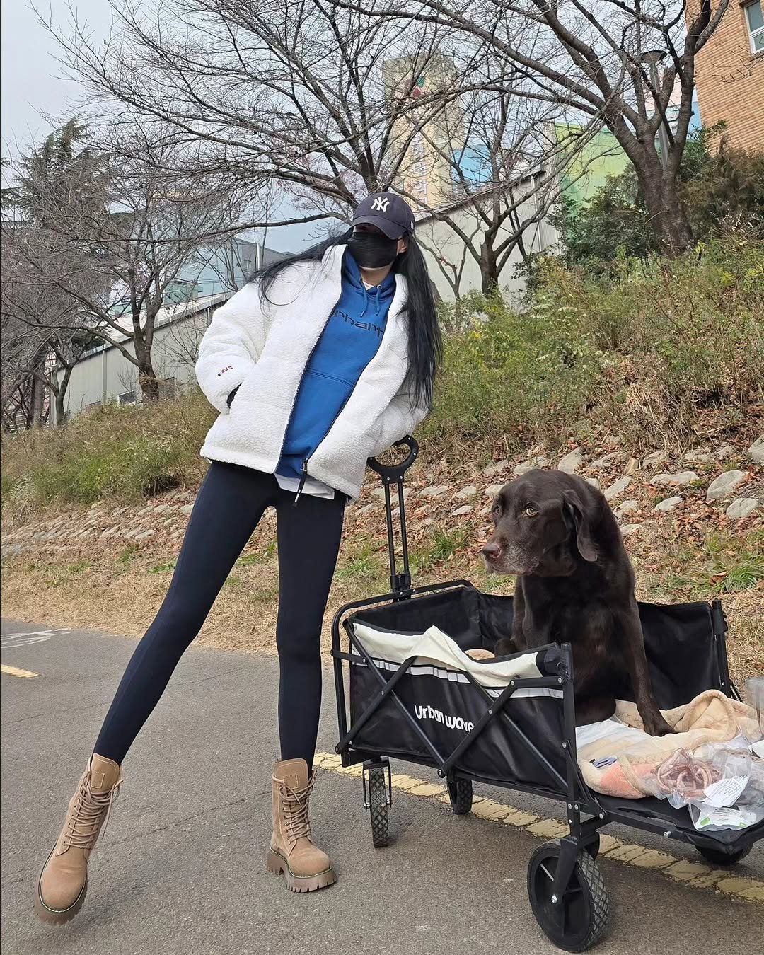 j_zzzi 게시물 이미지: .
2024.12.16 
토르는 폐암4기 판정을 받았답니다.
길면 6개월이랬고 밥도...
