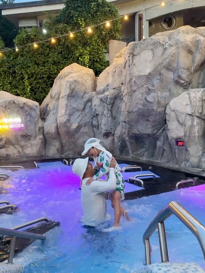 jadei_travel 게시물 이미지: 100% 천연 온천수로 낮부터 밤까지🌠 하루종일 즐기는 워터파크 또는 조식 포함‼...